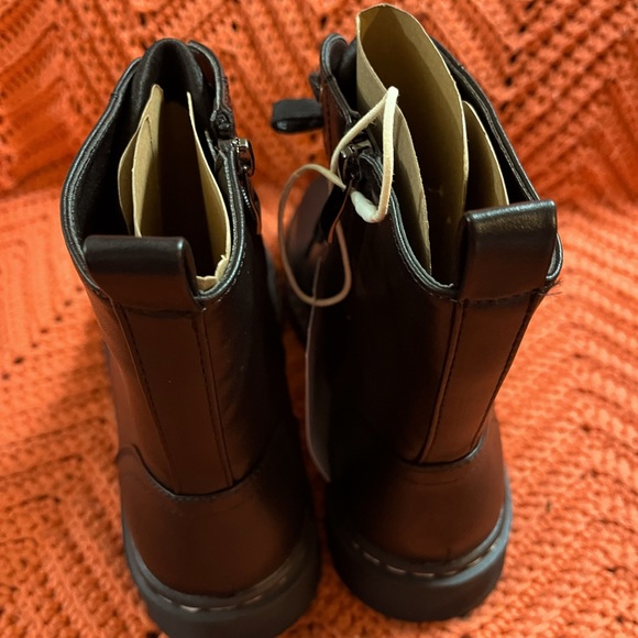 Ladies Cushionaire Didi Lace Up Boots,Size 81/2runs a little small,new with tags - Picture 3 of 9